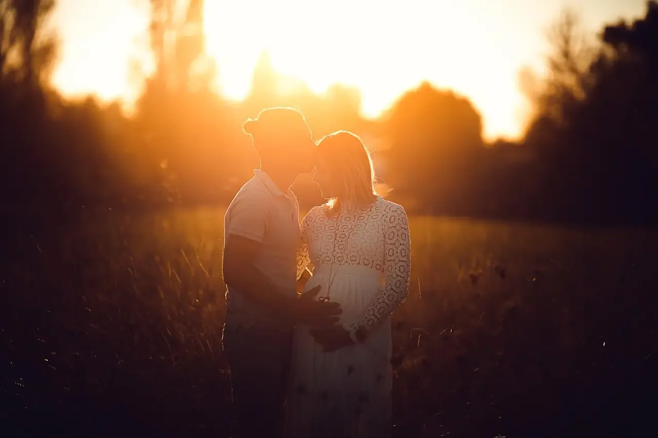 Prendre des photos de grossesse en couple