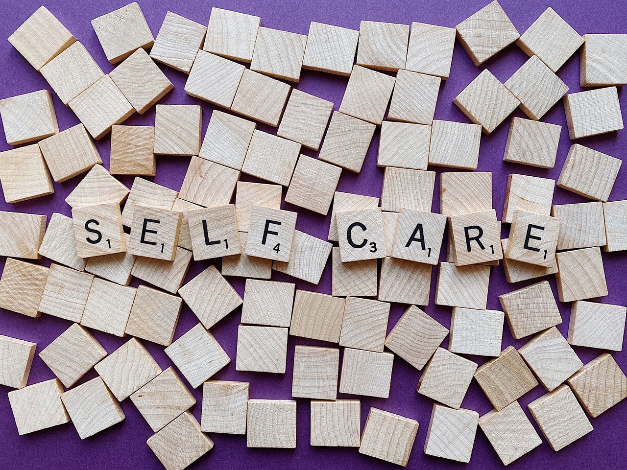 découvrez des conseils pratiques et des astuces pour établir une routine de self-care qui favorise votre bien-être mental et physique. apprenez à prendre soin de vous au quotidien et à cultiver une vie équilibrée.