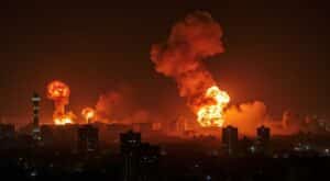 découvrez les dernières évolutions des tensions entre israël et l'iran, marquées par des explosions à téhéran et la annonce de la mort du chef d'état-major iranien par israël. une analyse approfondie des implications géopolitiques de cette escalade de la violence.
