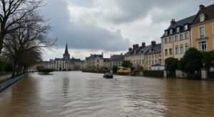 suivez l'évolution des crues et inondations dans le sud-ouest : bordeaux sort de la vigilance rouge tandis que saintes se prépare à affronter le pic des intempéries.