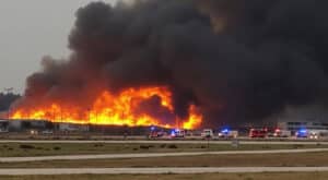 un incendie s'est déclaré aux abords de l'aéroport de roissy, provoquant une situation sous haute vigilance. suivez les dernières informations et mesures de sécurité mises en place.
